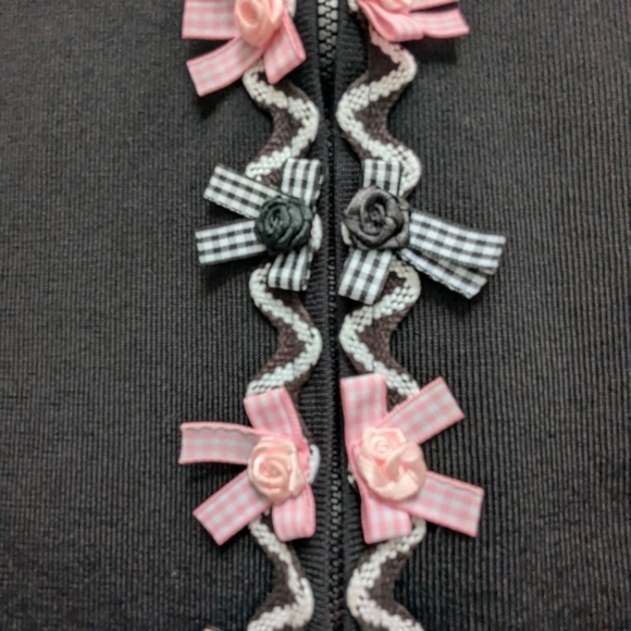 Women's (Size Small) 2-Piece Skirt Set with Bows, Rosettes and Ruffles - Picture 13 of 16